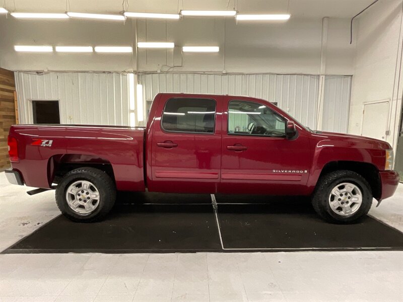 2007 Chevrolet Silverado 1500 LTZ  / Leather & Heated Seats / Sunroof - Photo 4 - Gladstone, OR 97027