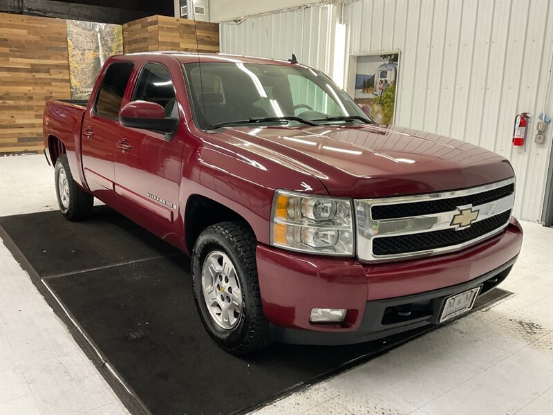 2007 Chevrolet Silverado 1500 LTZ  / Leather & Heated Seats / Sunroof - Photo 2 - Gladstone, OR 97027