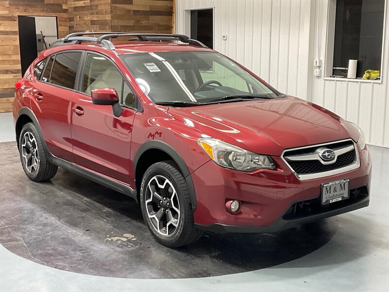 2015 Subaru XV Crosstrek 2.0i Premium AWD/ 5-SPEED MANUAL/ 1-OWNER LOCAL  / Backup Camera - Photo 2 - Gladstone, OR 97027