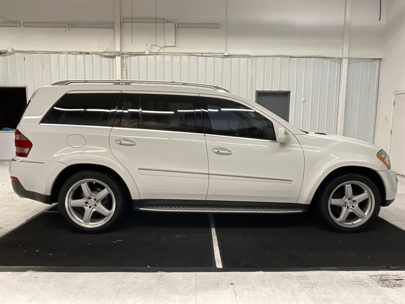 2009 Mercedes-Benz GL 550 4MATIC AWD / 5.5L V8 / 3RD SEAT / Leather  / Heated & Cooled Seats / Sunroof / 106,000 MILES - Photo 4 - Gladstone, OR 97027