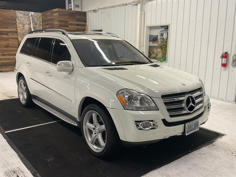 2009 Mercedes-Benz GL 550 4MATIC AWD / 5.5L V8 / 3RD SEAT / Leather  / Heated & Cooled Seats / Sunroof / 106,000 MILES - Photo 2 - Gladstone, OR 97027