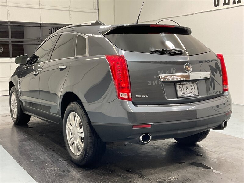 2011 Cadillac SRX Luxury Collection Sport Utility V6 /Leather HeateD  / Panoramic Sunroof - Photo 7 - Gladstone, OR 97027