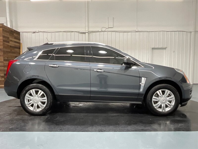 2011 Cadillac SRX Luxury Collection Sport Utility V6 /Leather HeateD  / Panoramic Sunroof - Photo 4 - Gladstone, OR 97027