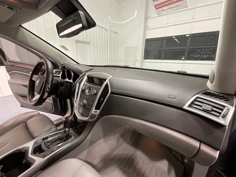 2011 Cadillac SRX Luxury Collection Sport Utility V6 /Leather HeateD  / Panoramic Sunroof - Photo 16 - Gladstone, OR 97027