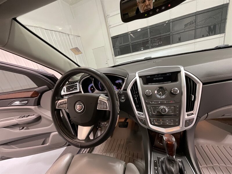 2011 Cadillac SRX Luxury Collection Sport Utility V6 /Leather HeateD  / Panoramic Sunroof - Photo 37 - Gladstone, OR 97027