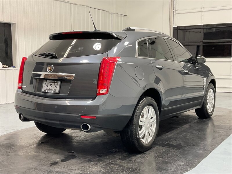 2011 Cadillac SRX Luxury Collection Sport Utility V6 /Leather HeateD  / Panoramic Sunroof - Photo 8 - Gladstone, OR 97027