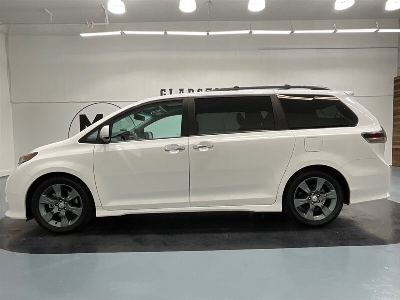 2013 Toyota Sienna SE 8-Passenger Minivan / DVD Player/Navi/Sunroof  / LOCAL VAN - Photo 3 - Gladstone, OR 97027