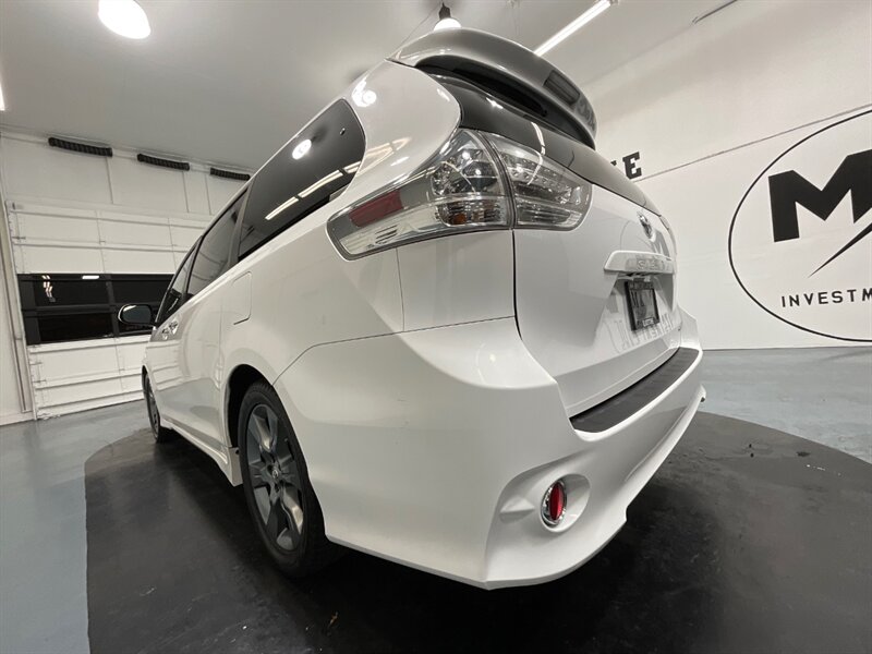 2013 Toyota Sienna SE 8-Passenger Minivan / DVD Player/Navi/Sunroof  / LOCAL VAN - Photo 58 - Gladstone, OR 97027