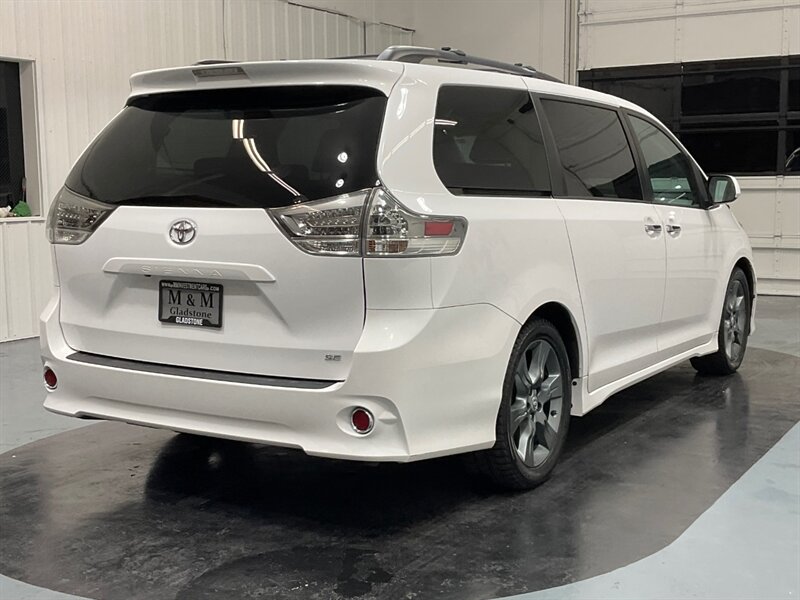 2013 Toyota Sienna SE 8-Passenger Minivan / DVD Player/Navi/Sunroof  / LOCAL VAN - Photo 7 - Gladstone, OR 97027