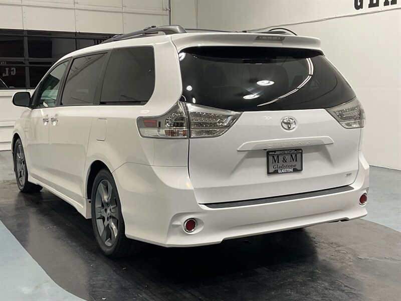 2013 Toyota Sienna SE 8-Passenger Minivan / DVD Player/Navi/Sunroof  / LOCAL VAN - Photo 8 - Gladstone, OR 97027