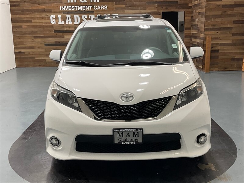 2013 Toyota Sienna SE 8-Passenger Minivan / DVD Player/Navi/Sunroof  / LOCAL VAN - Photo 5 - Gladstone, OR 97027