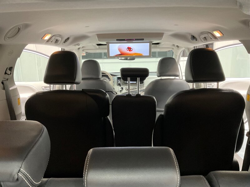 2013 Toyota Sienna SE 8-Passenger Minivan / DVD Player/Navi/Sunroof  / LOCAL VAN - Photo 50 - Gladstone, OR 97027