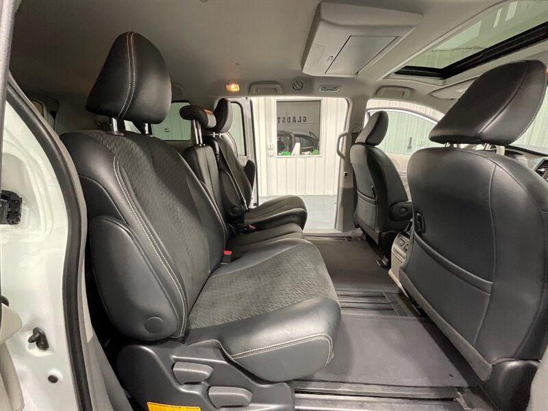 2013 Toyota Sienna SE 8-Passenger Minivan / DVD Player/Navi/Sunroof  / LOCAL VAN - Photo 13 - Gladstone, OR 97027