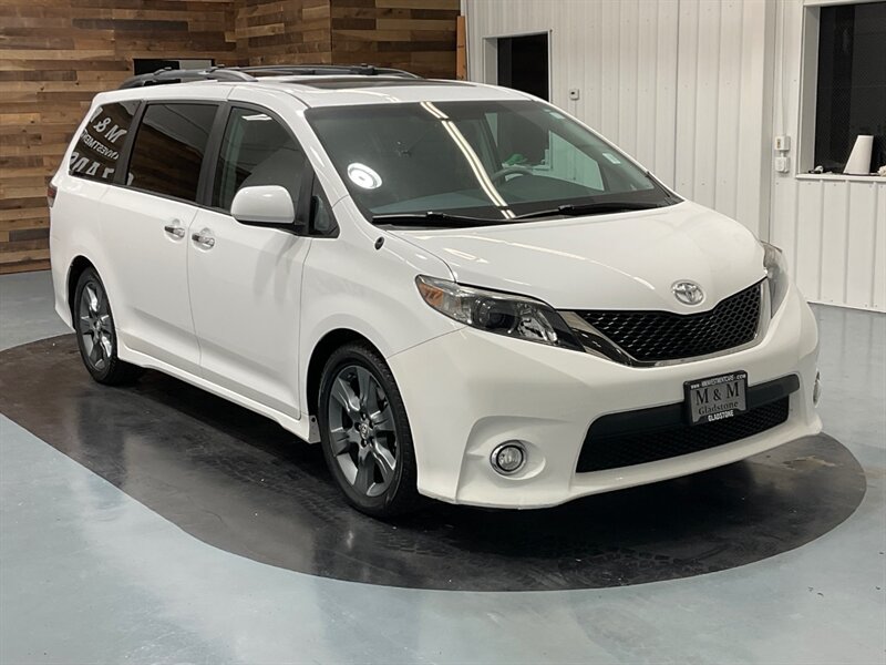 2013 Toyota Sienna SE 8-Passenger Minivan / DVD Player/Navi/Sunroof  / LOCAL VAN - Photo 62 - Gladstone, OR 97027