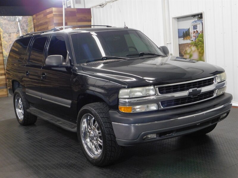 2003 Chevrolet Suburban 2500 LT / Leather He   - Photo 2 - Gladstone, OR 97027