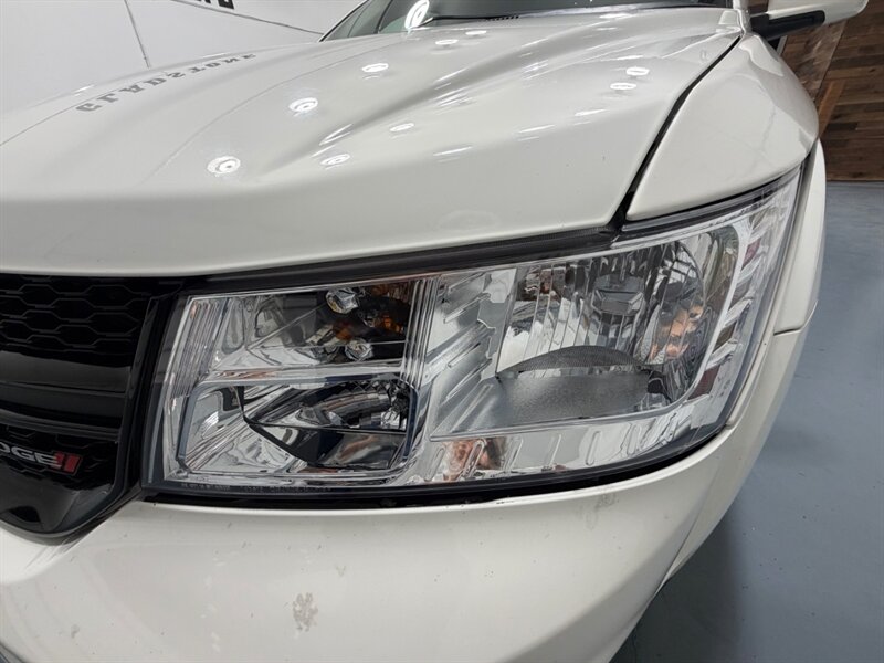 2019 Dodge Journey Crossroad 3RD ROW SEAT / 3.6L V6 / 51,000 MILES / LEATHER SEATS / Backup Camera - Photo 27 - Gladstone, OR 97027