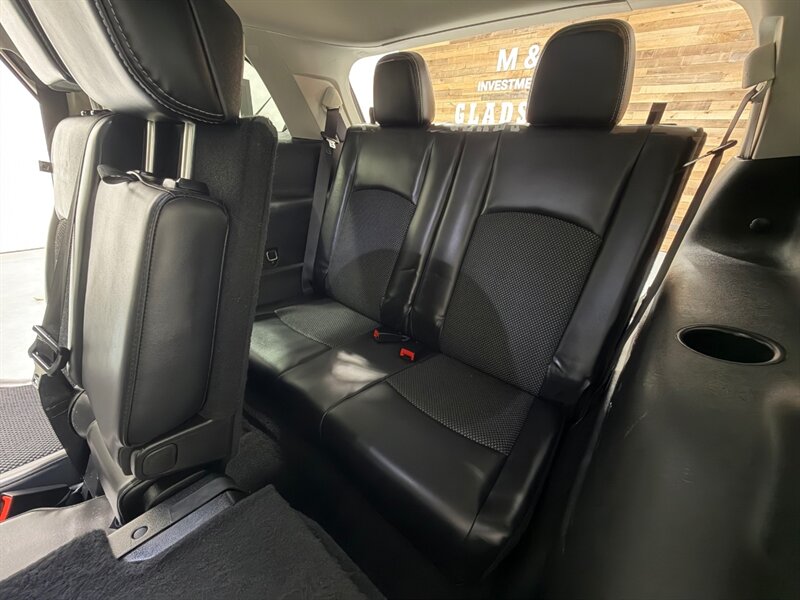 2019 Dodge Journey Crossroad 3RD ROW SEAT / 3.6L V6 / 51,000 MILES / LEATHER SEATS / Backup Camera - Photo 11 - Gladstone, OR 97027