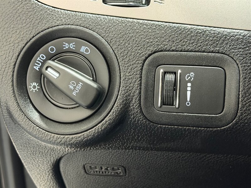 2019 Dodge Journey Crossroad 3RD ROW SEAT / 3.6L V6 / 51,000 MILES / LEATHER SEATS / Backup Camera - Photo 40 - Gladstone, OR 97027