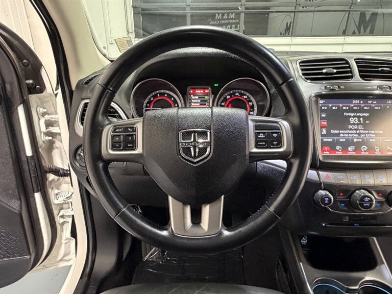 2019 Dodge Journey Crossroad 3RD ROW SEAT / 3.6L V6 / 51,000 MILES / LEATHER SEATS / Backup Camera - Photo 16 - Gladstone, OR 97027