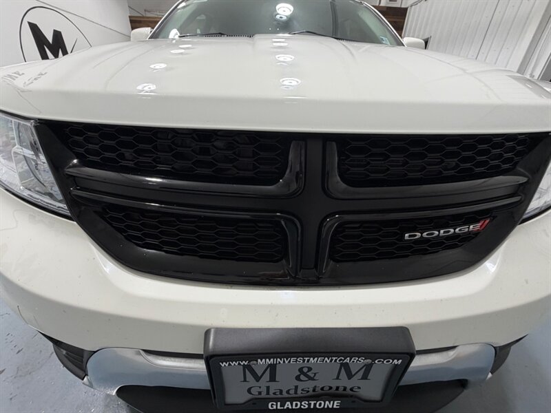 2019 Dodge Journey Crossroad 3RD ROW SEAT / 3.6L V6 / 51,000 MILES / LEATHER SEATS / Backup Camera - Photo 30 - Gladstone, OR 97027