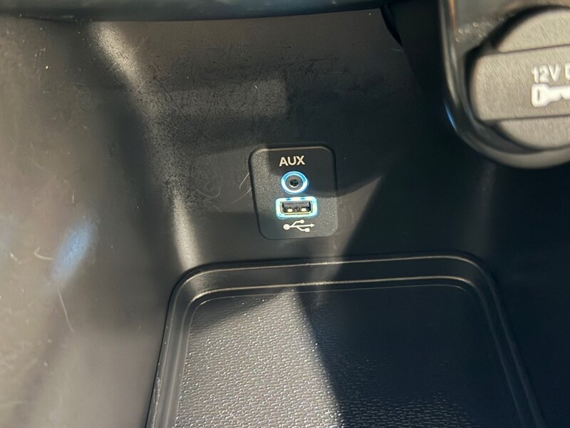 2019 Dodge Journey Crossroad 3RD ROW SEAT / 3.6L V6 / 51,000 MILES / LEATHER SEATS / Backup Camera - Photo 39 - Gladstone, OR 97027