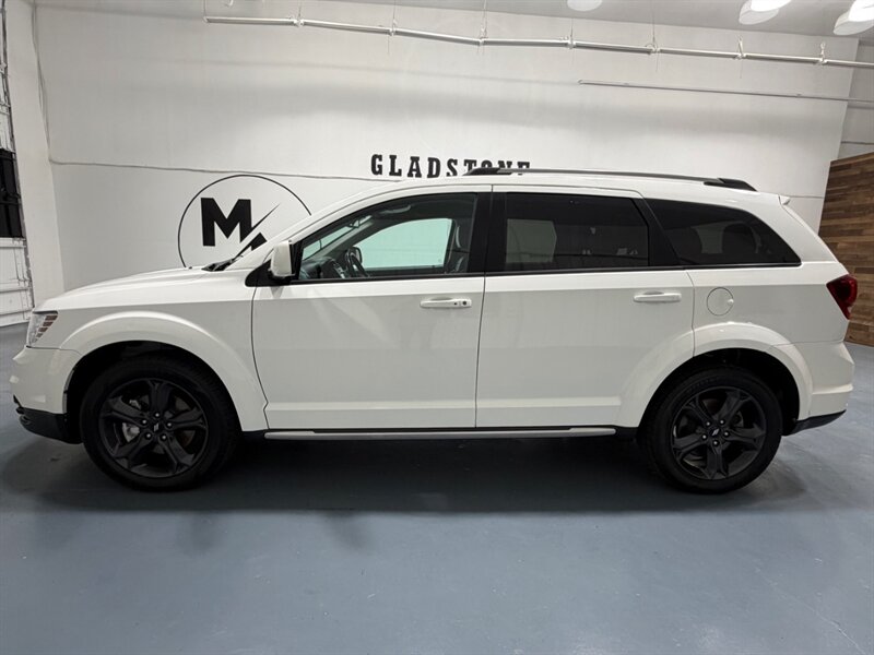 2019 Dodge Journey Crossroad 3RD ROW SEAT / 3.6L V6 / 51,000 MILES / LEATHER SEATS / Backup Camera - Photo 3 - Gladstone, OR 97027