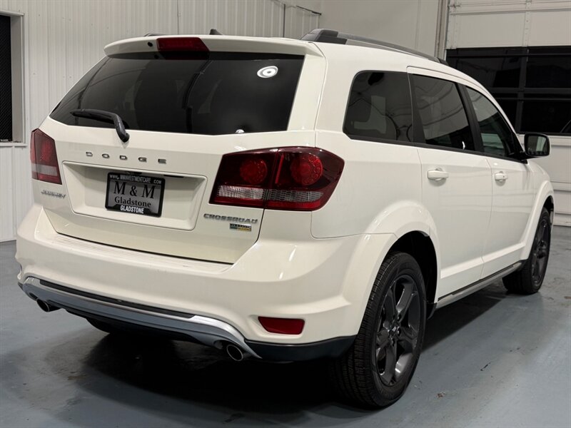 2019 Dodge Journey Crossroad 3RD ROW SEAT / 3.6L V6 / 51,000 MILES / LEATHER SEATS / Backup Camera - Photo 7 - Gladstone, OR 97027