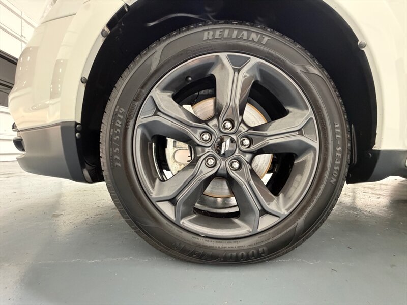 2019 Dodge Journey Crossroad 3RD ROW SEAT / 3.6L V6 / 51,000 MILES / LEATHER SEATS / Backup Camera - Photo 23 - Gladstone, OR 97027