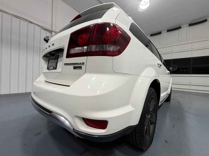 2019 Dodge Journey Crossroad 3RD ROW SEAT / 3.6L V6 / 51,000 MILES / LEATHER SEATS / Backup Camera - Photo 56 - Gladstone, OR 97027