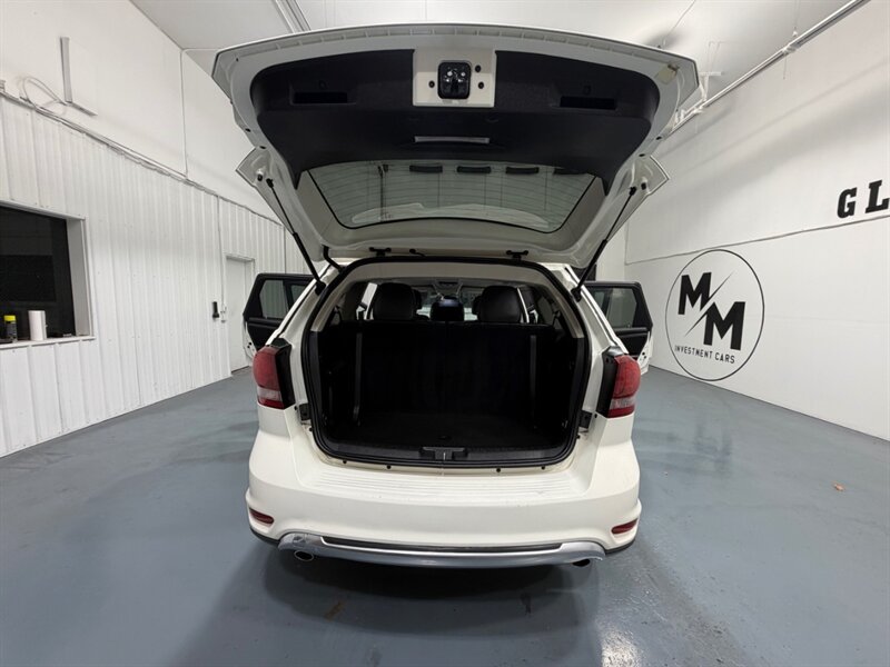 2019 Dodge Journey Crossroad 3RD ROW SEAT / 3.6L V6 / 51,000 MILES / LEATHER SEATS / Backup Camera - Photo 31 - Gladstone, OR 97027