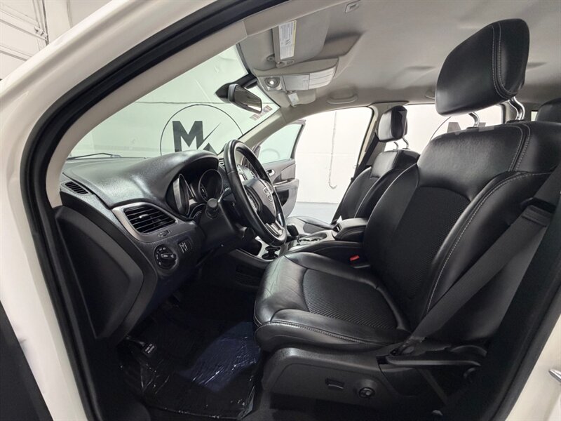 2019 Dodge Journey Crossroad 3RD ROW SEAT / 3.6L V6 / 51,000 MILES / LEATHER SEATS / Backup Camera - Photo 9 - Gladstone, OR 97027