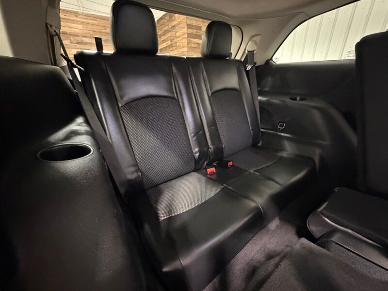 2019 Dodge Journey Crossroad 3RD ROW SEAT / 3.6L V6 / 51,000 MILES / LEATHER SEATS / Backup Camera - Photo 13 - Gladstone, OR 97027