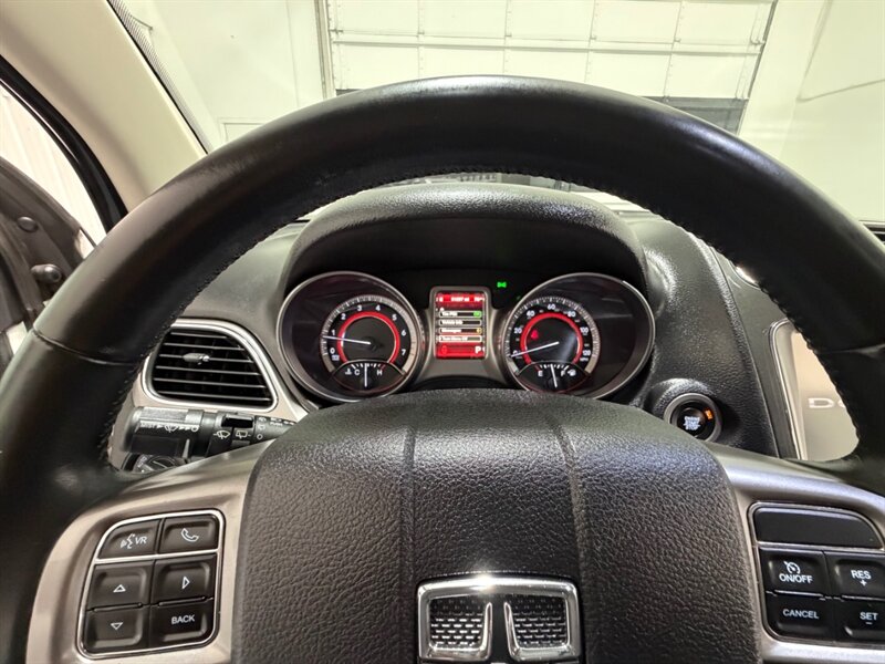 2019 Dodge Journey Crossroad 3RD ROW SEAT / 3.6L V6 / 51,000 MILES / LEATHER SEATS / Backup Camera - Photo 41 - Gladstone, OR 97027