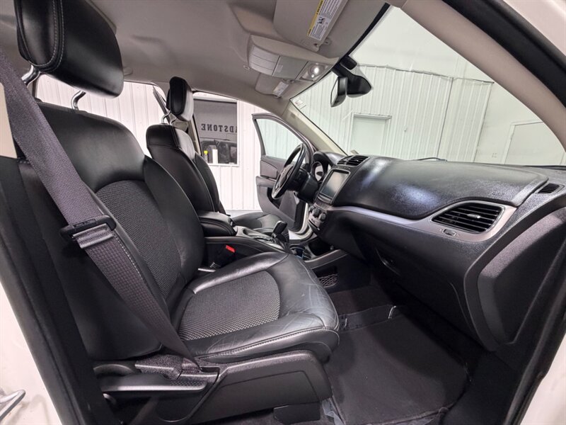 2019 Dodge Journey Crossroad 3RD ROW SEAT / 3.6L V6 / 51,000 MILES / LEATHER SEATS / Backup Camera - Photo 15 - Gladstone, OR 97027