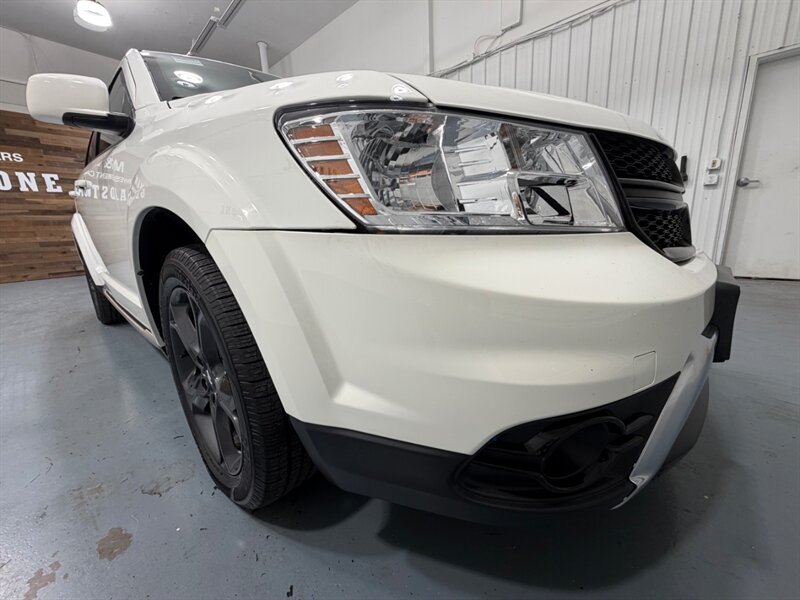 2019 Dodge Journey Crossroad 3RD ROW SEAT / 3.6L V6 / 51,000 MILES / LEATHER SEATS / Backup Camera - Photo 54 - Gladstone, OR 97027