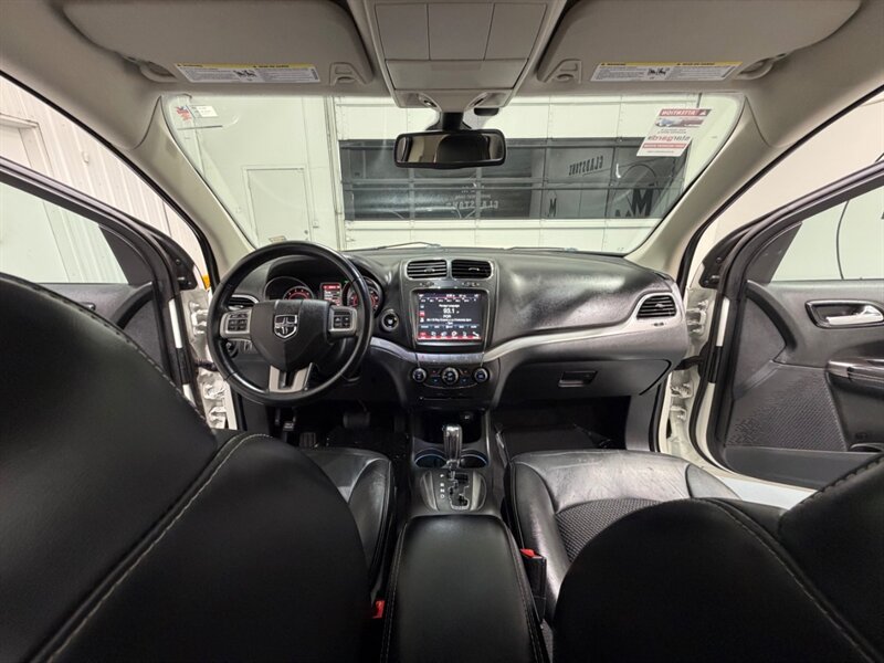 2019 Dodge Journey Crossroad 3RD ROW SEAT / 3.6L V6 / 51,000 MILES / LEATHER SEATS / Backup Camera - Photo 42 - Gladstone, OR 97027