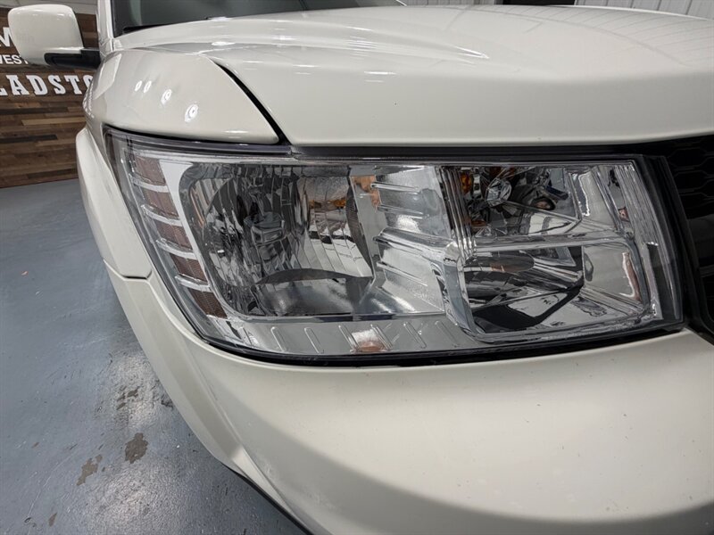 2019 Dodge Journey Crossroad 3RD ROW SEAT / 3.6L V6 / 51,000 MILES / LEATHER SEATS / Backup Camera - Photo 26 - Gladstone, OR 97027