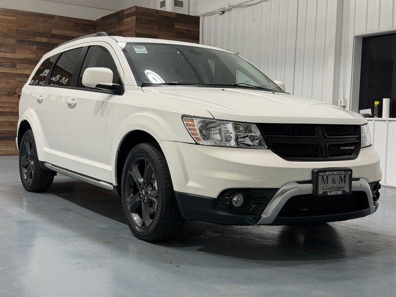 2019 Dodge Journey Crossroad 3RD ROW SEAT / 3.6L V6 / 51,000 MILES / LEATHER SEATS / Backup Camera - Photo 2 - Gladstone, OR 97027