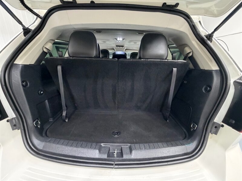 2019 Dodge Journey Crossroad 3RD ROW SEAT / 3.6L V6 / 51,000 MILES / LEATHER SEATS / Backup Camera - Photo 12 - Gladstone, OR 97027