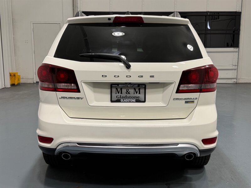 2019 Dodge Journey Crossroad 3RD ROW SEAT / 3.6L V6 / 51,000 MILES / LEATHER SEATS / Backup Camera - Photo 6 - Gladstone, OR 97027