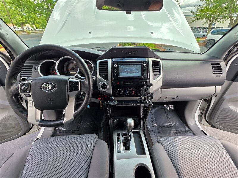 2015 Toyota Tacoma V6 2015 Toyota Tacoma 4X4 / TRD SPORT / OFF ROAD BUMPER / WINCH / PEDAL COMMANDER / LED's / NO-RUST / NEW LIFT + NEW TIRES / CUSTOM BUILT - Photo 17 - Portland, OR 97217