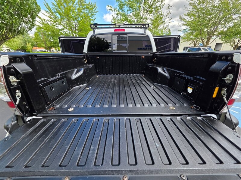 2015 Toyota Tacoma V6 2015 Toyota Tacoma 4X4 / TRD SPORT / OFF ROAD BUMPER / WINCH / PEDAL COMMANDER / LED's / NO-RUST / NEW LIFT + NEW TIRES / CUSTOM BUILT - Photo 55 - Portland, OR 97217