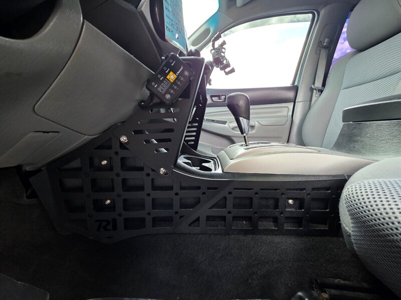 2015 Toyota Tacoma V6 2015 Toyota Tacoma 4X4 / TRD SPORT / OFF ROAD BUMPER / WINCH / PEDAL COMMANDER / LED's / NO-RUST / NEW LIFT + NEW TIRES / CUSTOM BUILT - Photo 54 - Portland, OR 97217