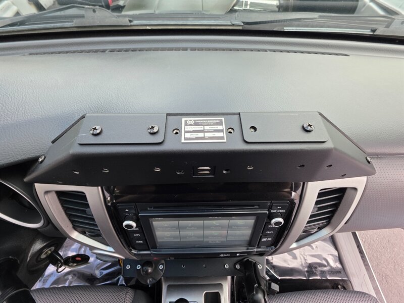 2015 Toyota Tacoma V6 2015 Toyota Tacoma 4X4 / TRD SPORT / OFF ROAD BUMPER / WINCH / PEDAL COMMANDER / LED's / NO-RUST / NEW LIFT + NEW TIRES / CUSTOM BUILT - Photo 38 - Portland, OR 97217