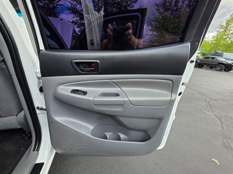2015 Toyota Tacoma V6 2015 Toyota Tacoma 4X4 / TRD SPORT / OFF ROAD BUMPER / WINCH / PEDAL COMMANDER / LED's / NO-RUST / NEW LIFT + NEW TIRES / CUSTOM BUILT - Photo 59 - Portland, OR 97217