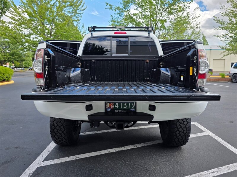 2015 Toyota Tacoma V6 2015 Toyota Tacoma 4X4 / TRD SPORT / OFF ROAD BUMPER / WINCH / PEDAL COMMANDER / LED's / NO-RUST / NEW LIFT + NEW TIRES / CUSTOM BUILT - Photo 29 - Portland, OR 97217