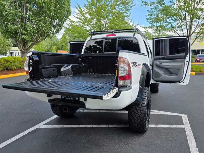 2015 Toyota Tacoma V6 2015 Toyota Tacoma 4X4 / TRD SPORT / OFF ROAD BUMPER / WINCH / PEDAL COMMANDER / LED's / NO-RUST / NEW LIFT + NEW TIRES / CUSTOM BUILT - Photo 28 - Portland, OR 97217