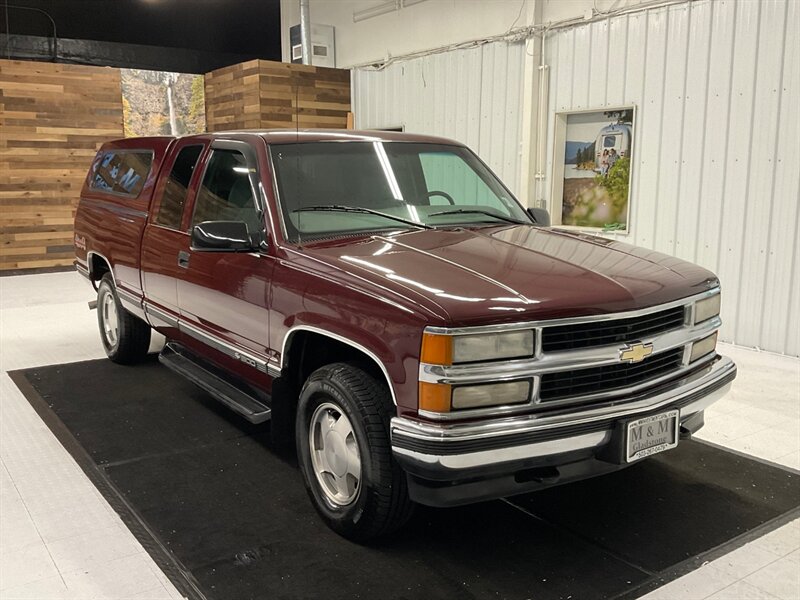 1998 Chevrolet K1500 Silverado 4X4 / 5.7L V8 / 124,000 MILES  /LOCAL TRUCK / RUST FREE / Excel Cond - Photo 2 - Gladstone, OR 97027