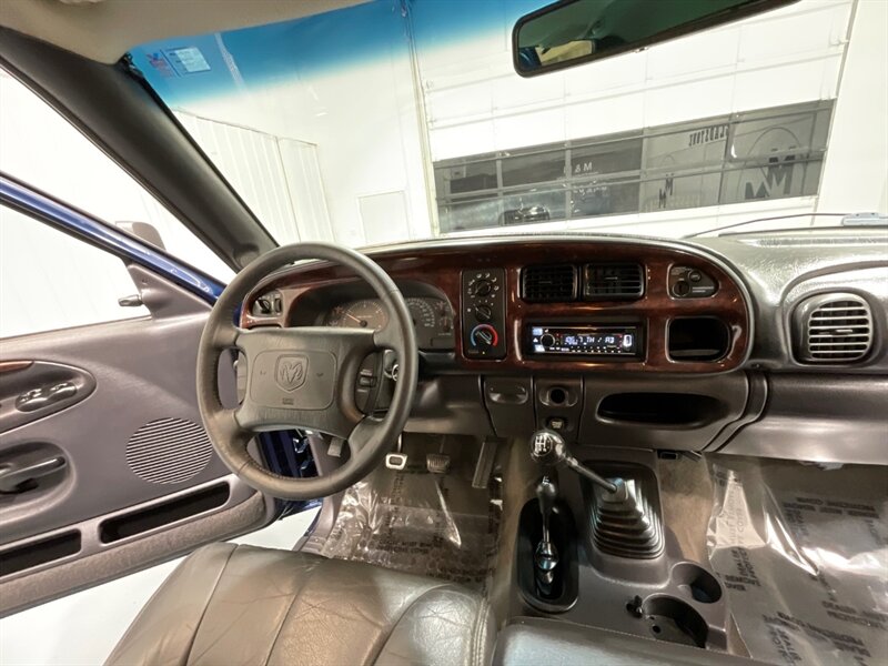 2001 Dodge Ram 2500 Laramie 4X4 / 5.9L DIESEL / 5-SPEED MANUAL/1-OWNER  / Leather Seats / Long Bed / BRAND NEW TIRES / ZERO RUST - Photo 17 - Gladstone, OR 97027