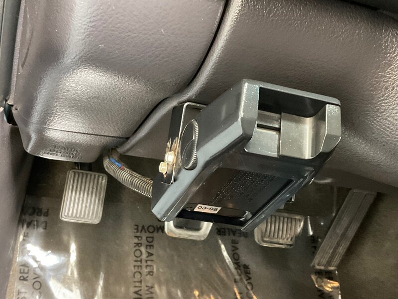 2001 Dodge Ram 2500 Laramie 4X4 / 5.9L DIESEL / 5-SPEED MANUAL/1-OWNER  / Leather Seats / Long Bed / BRAND NEW TIRES / ZERO RUST - Photo 40 - Gladstone, OR 97027